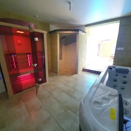 Delanta Panzio Bed and Breakfast Πετς