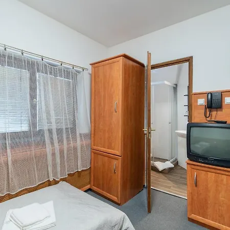 فندق مبيت وإفطار Delanta Panzio 3*