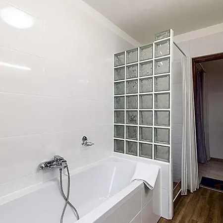 Delanta Panzio فندق مبيت وإفطار 3*