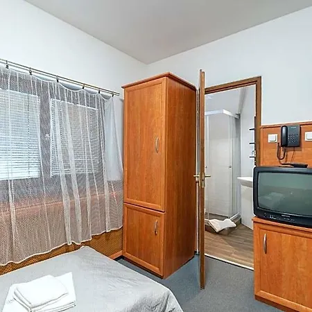Delanta Panzio Bed & Breakfast