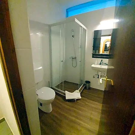 Delanta Panzio فندق مبيت وإفطار 3*